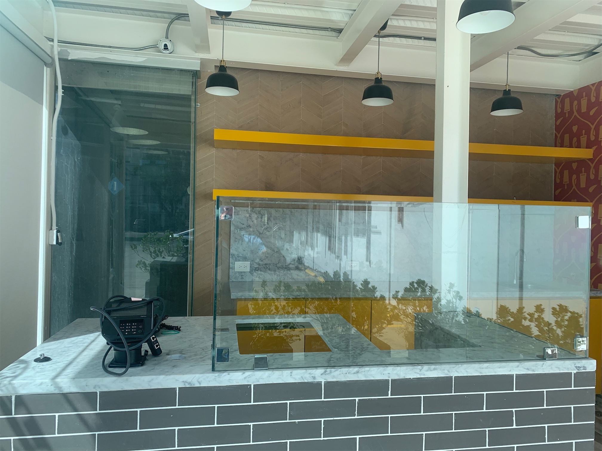 oficinas y locales comerciales - Local céntrico en zona exclusiva bella vista 1