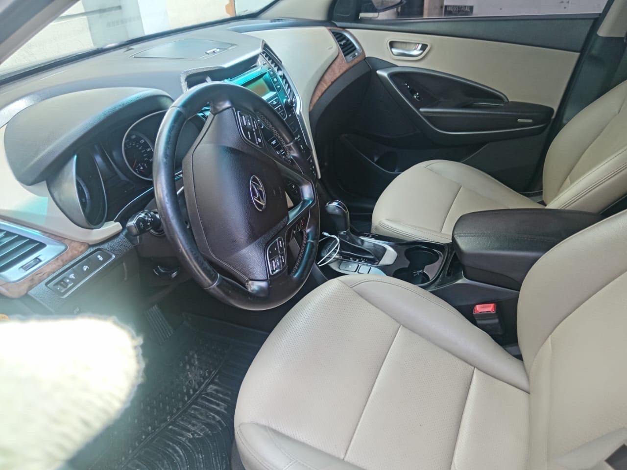 jeepetas y camionetas - Hyundai Santa Fé 2013 en perfecta condición 4