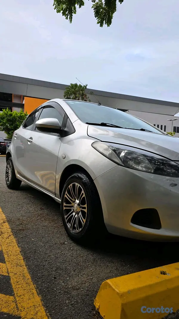 carros - mazda Demio 2009 diésel  2