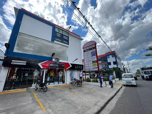 otros inmuebles - Vendo plaza comercial en la Charles de Gaulle 10