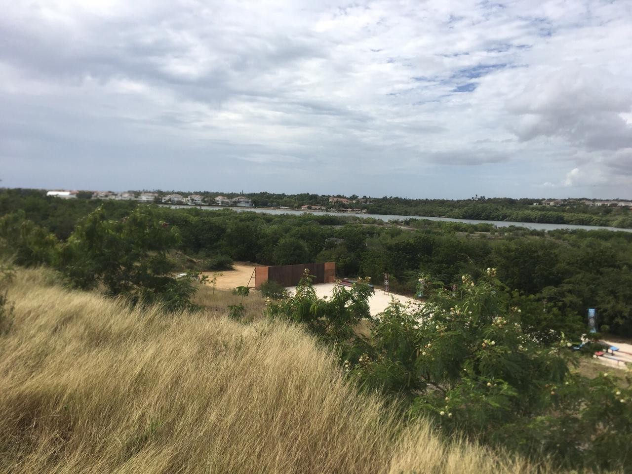 solares y terrenos - Solar Frente a casa de Campo y Rio Chavon de 1106651 metros  5