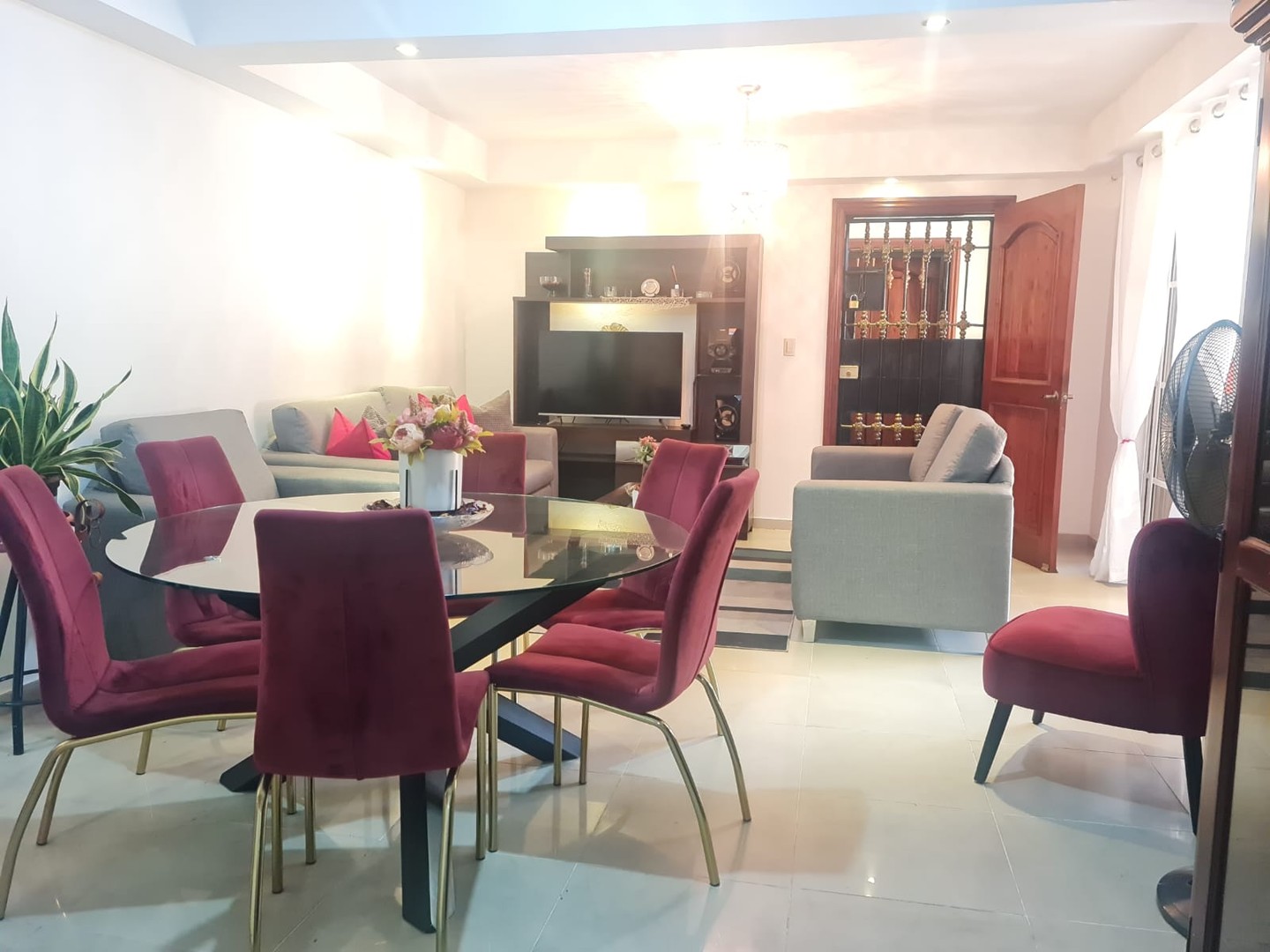 apartamentos - Avenida independencia km 9

2do piso

122 metros de construcción 
14 metros de p 2