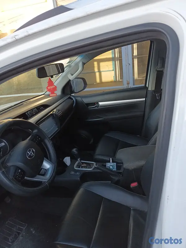 jeepetas y camionetas - Toyota Hilux 2022 4