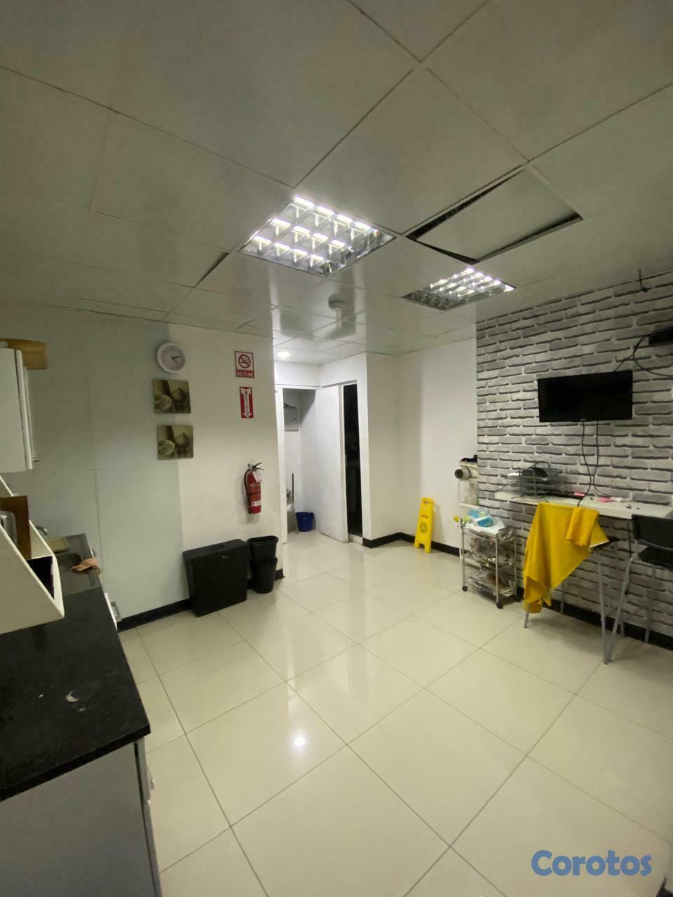 oficinas y locales comerciales - LOCAL EN ALQUILER EN EL CORAZON DE GAZCUE 4