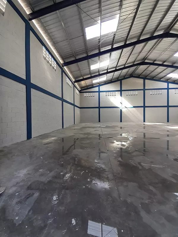 oficinas y locales comerciales - Rento nave industrial 1