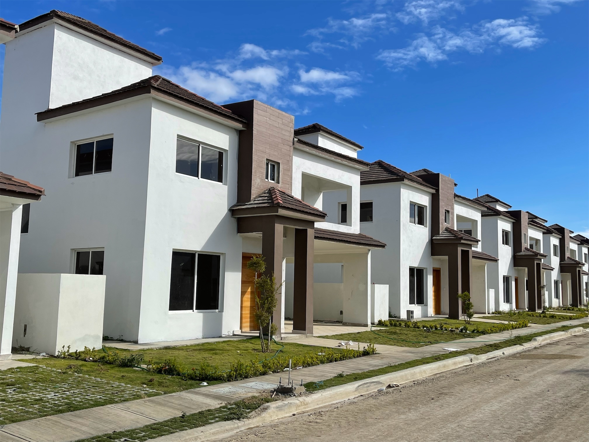 casas - Exclusivo proyecto residencial ubicado en Bani, Casas de dos niveles  1