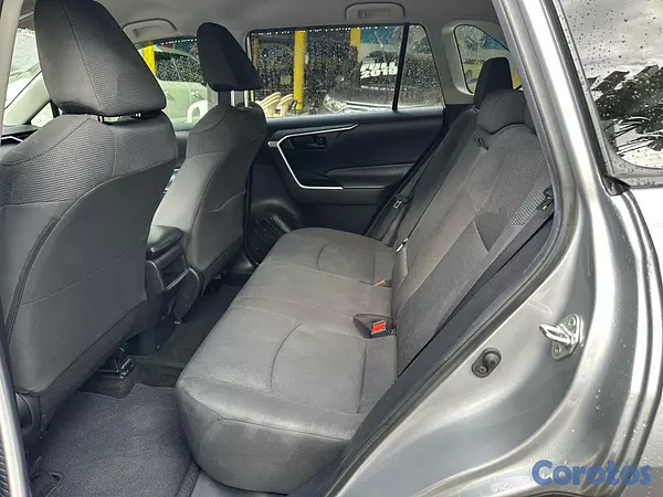 jeepetas y camionetas - Toyota Rav4 LE año 2020 9