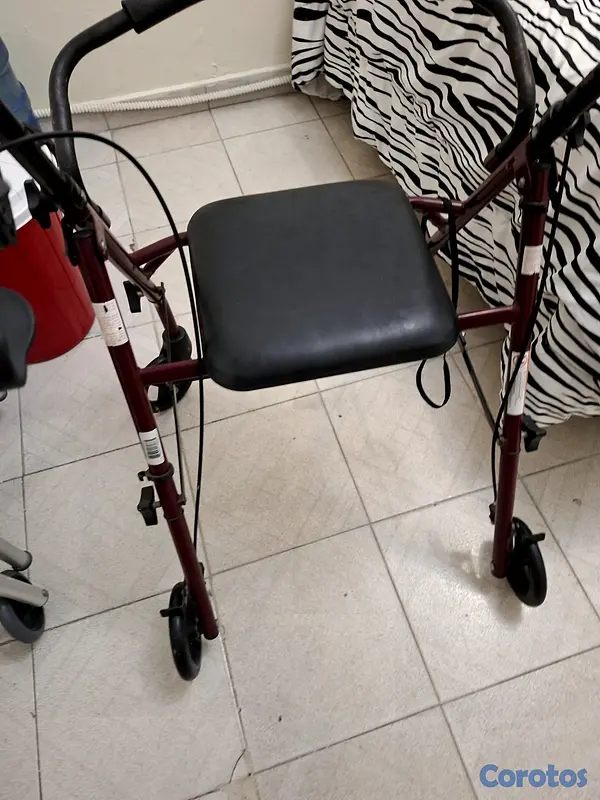 Salud y Equipamiento Médico - Andador con asiento 2