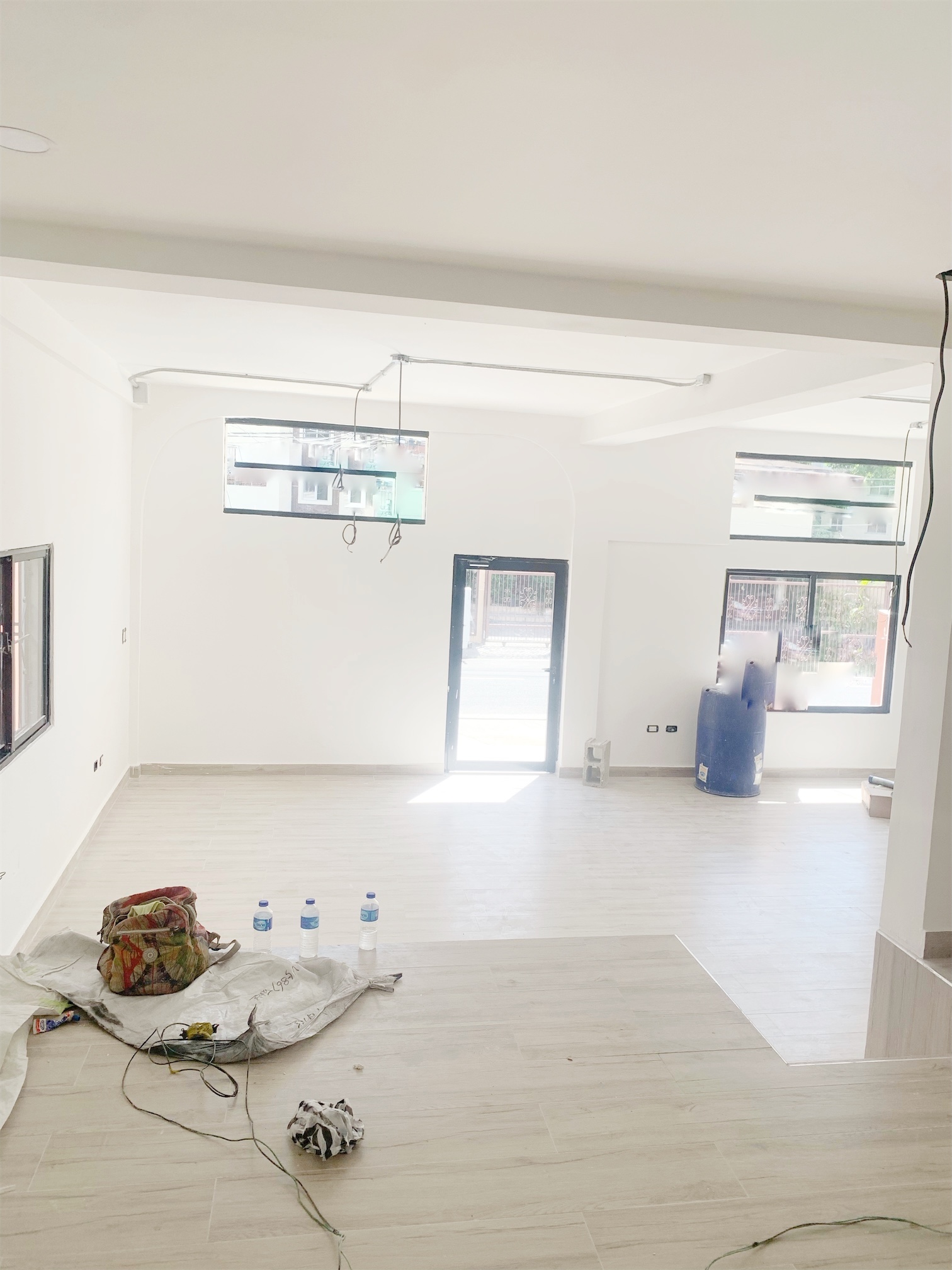 oficinas y locales comerciales - Local en bella vista primer nivel 4