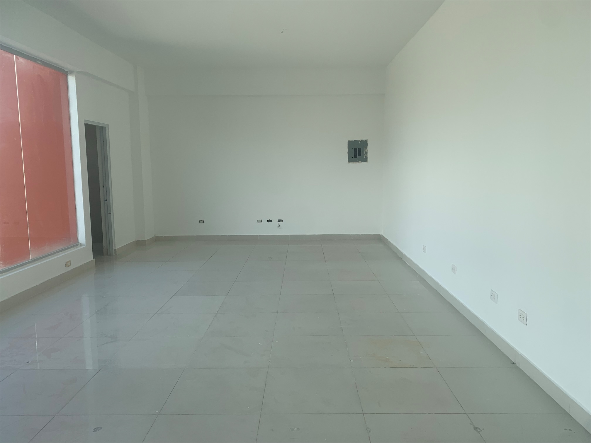 oficinas y locales comerciales - Local con gran visibilidad esquinero 3