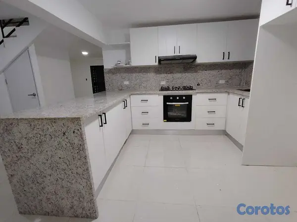 casas - casa completamente remodelada en los 3 ojos 3