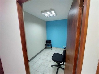 oficinas y locales comerciales - Millon 50 metros 3500 mil pesos 4