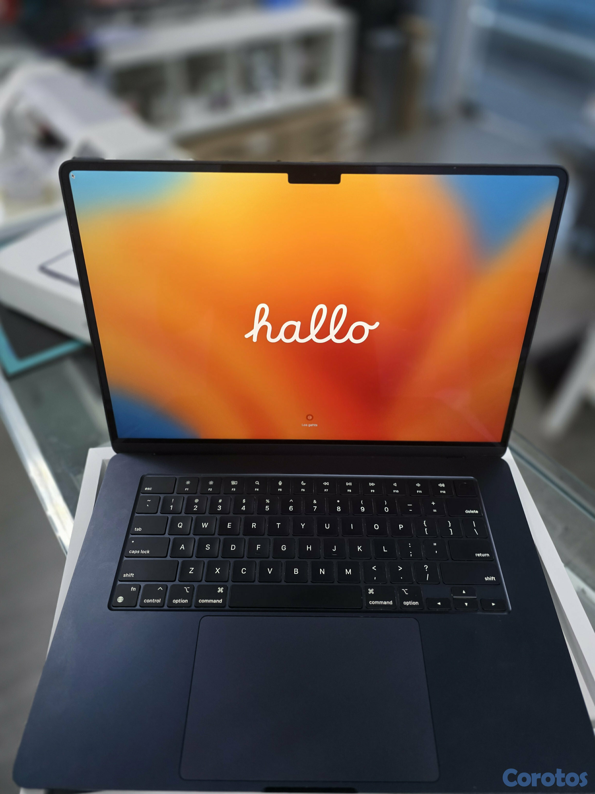 computadoras y laptops - Macbook Air 2023 15.3" chip m2 512gb 8gb ram en buenas condiciones 2