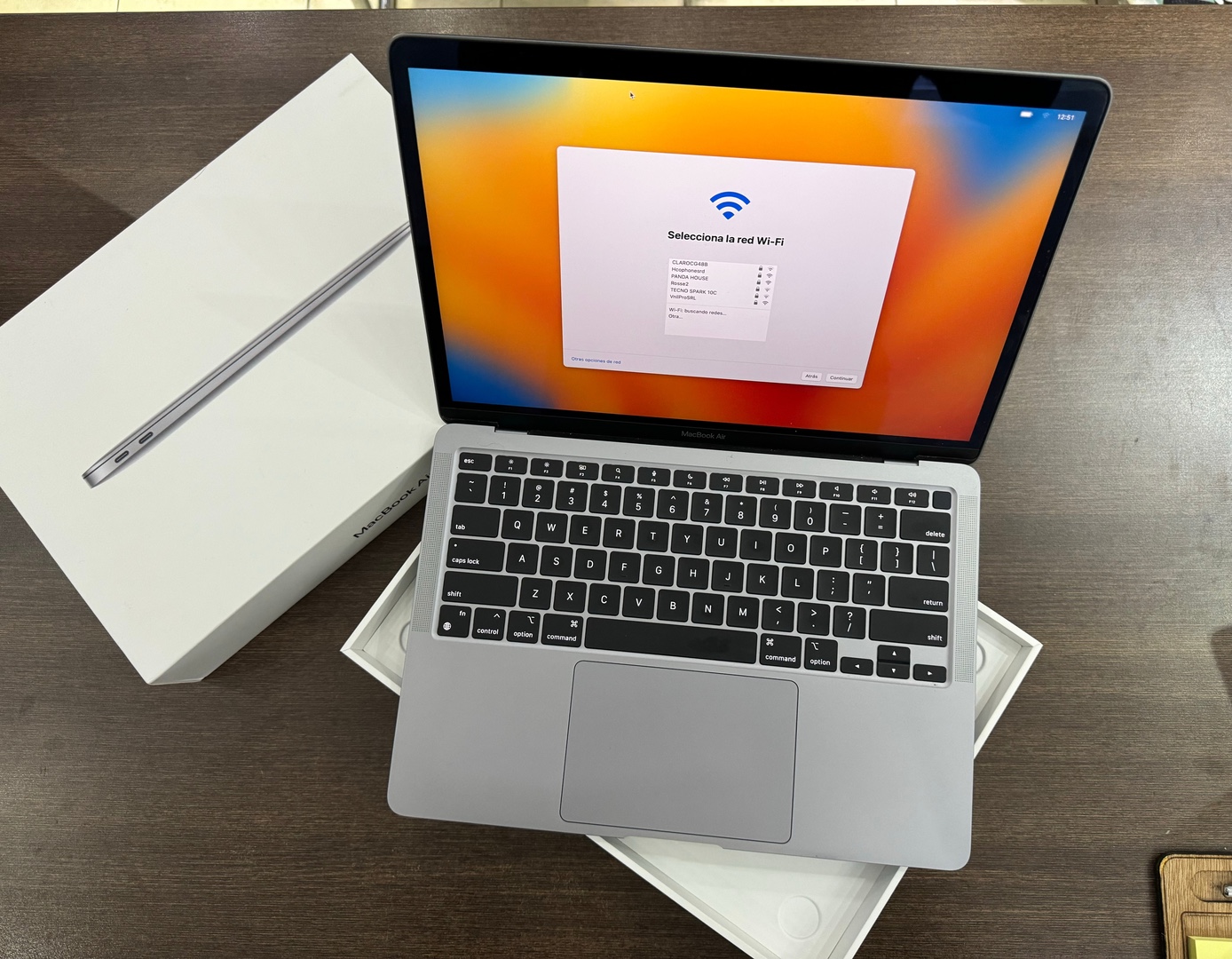 computadoras y laptops - MacBook Air 2020 M1 Apple Chip / 256GB / 8GB RAM Usado Como Nueva $ 36,500 NEG 1