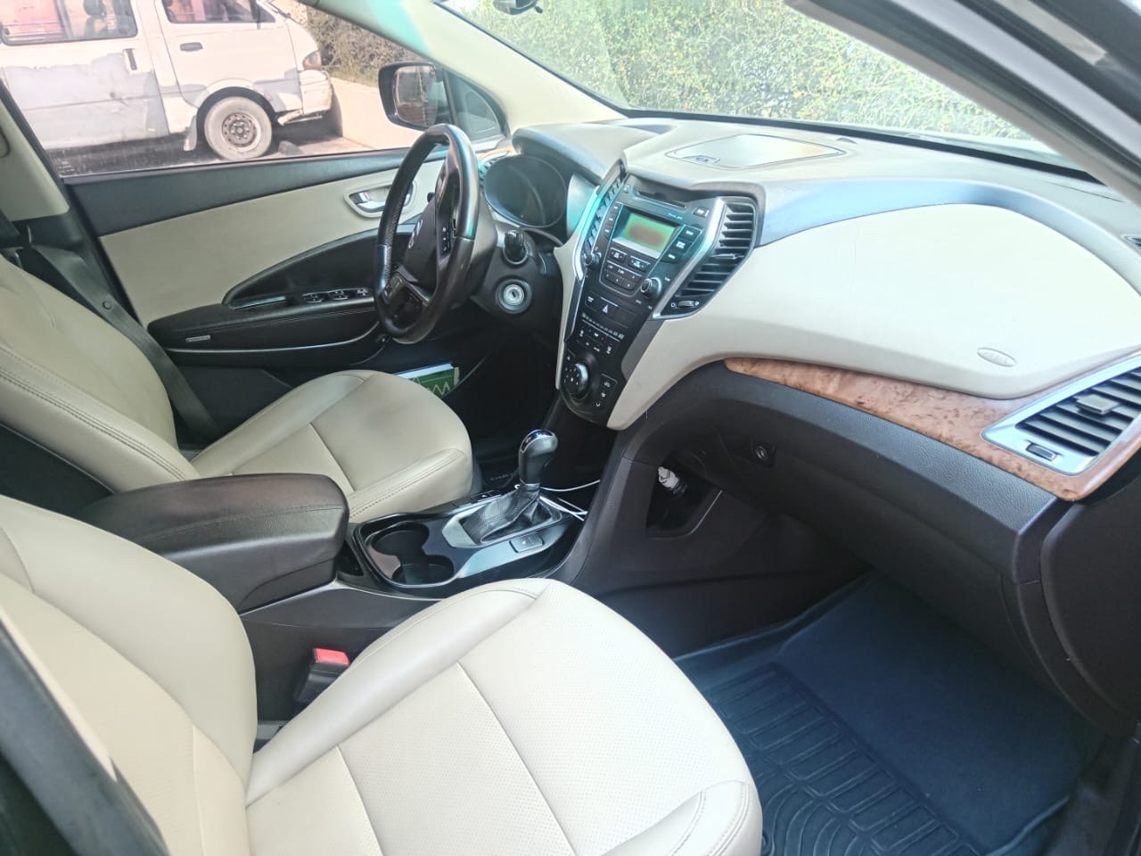 jeepetas y camionetas - Hyundai Santa Fé 2013 en perfecta condición 5