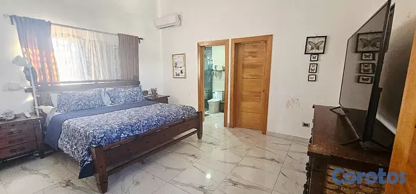 casas - Casa en Colinas del oeste, av. Prolongación 27 de  4