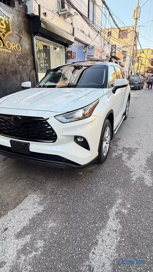 jeepetas y camionetas - Toyota Highlander LE 2022 4