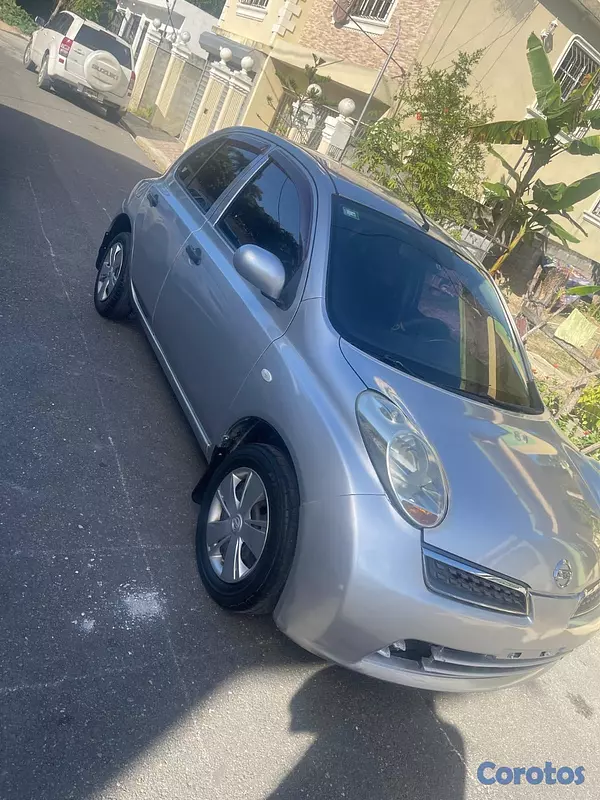 carros - Nissan March 2010 3
