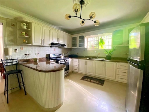 casas - Vendo casa en Residencia en Cerros de Arroyo Hondo 2