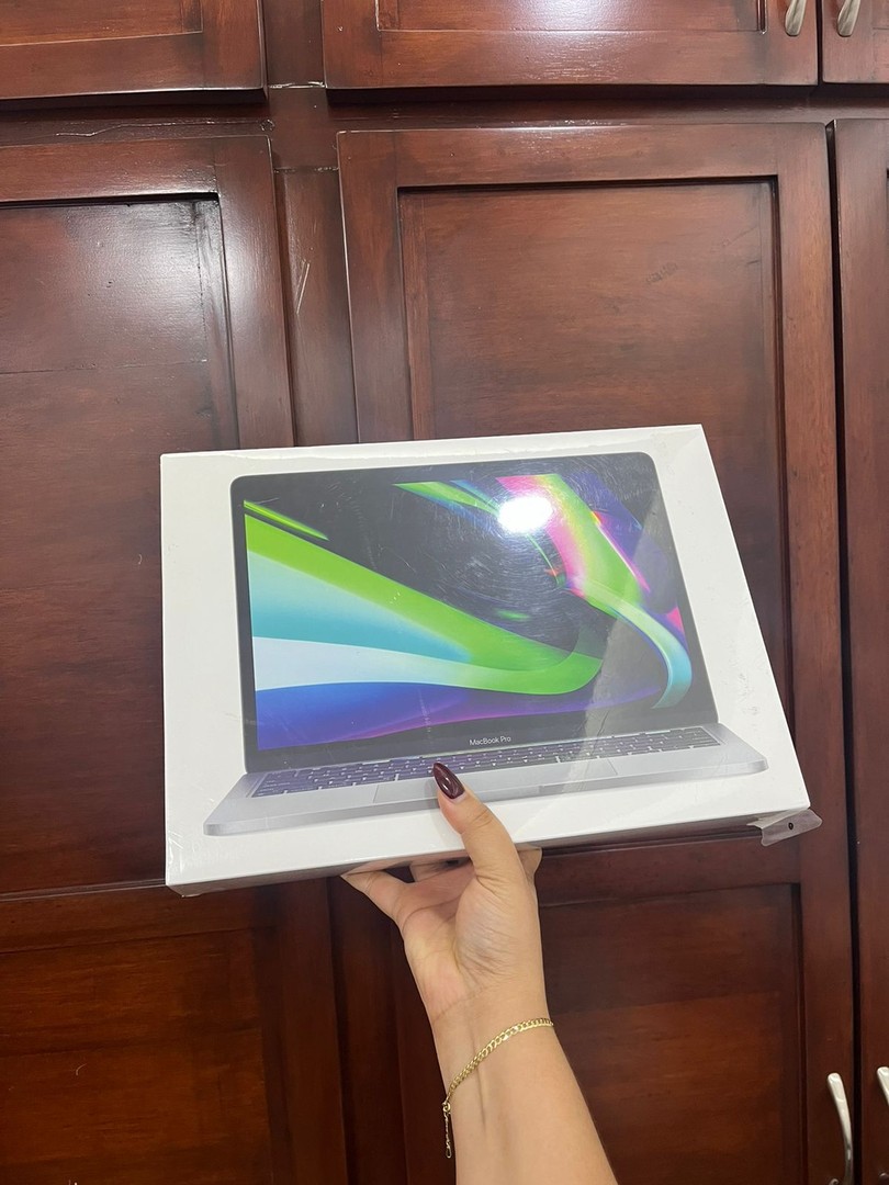 computadoras y laptops - MACBOOK PRO CHIP M2 /8GB RAM /256GB SSD /13-INCH/ SPACE GRAY/ NUEVA-SELLADA
