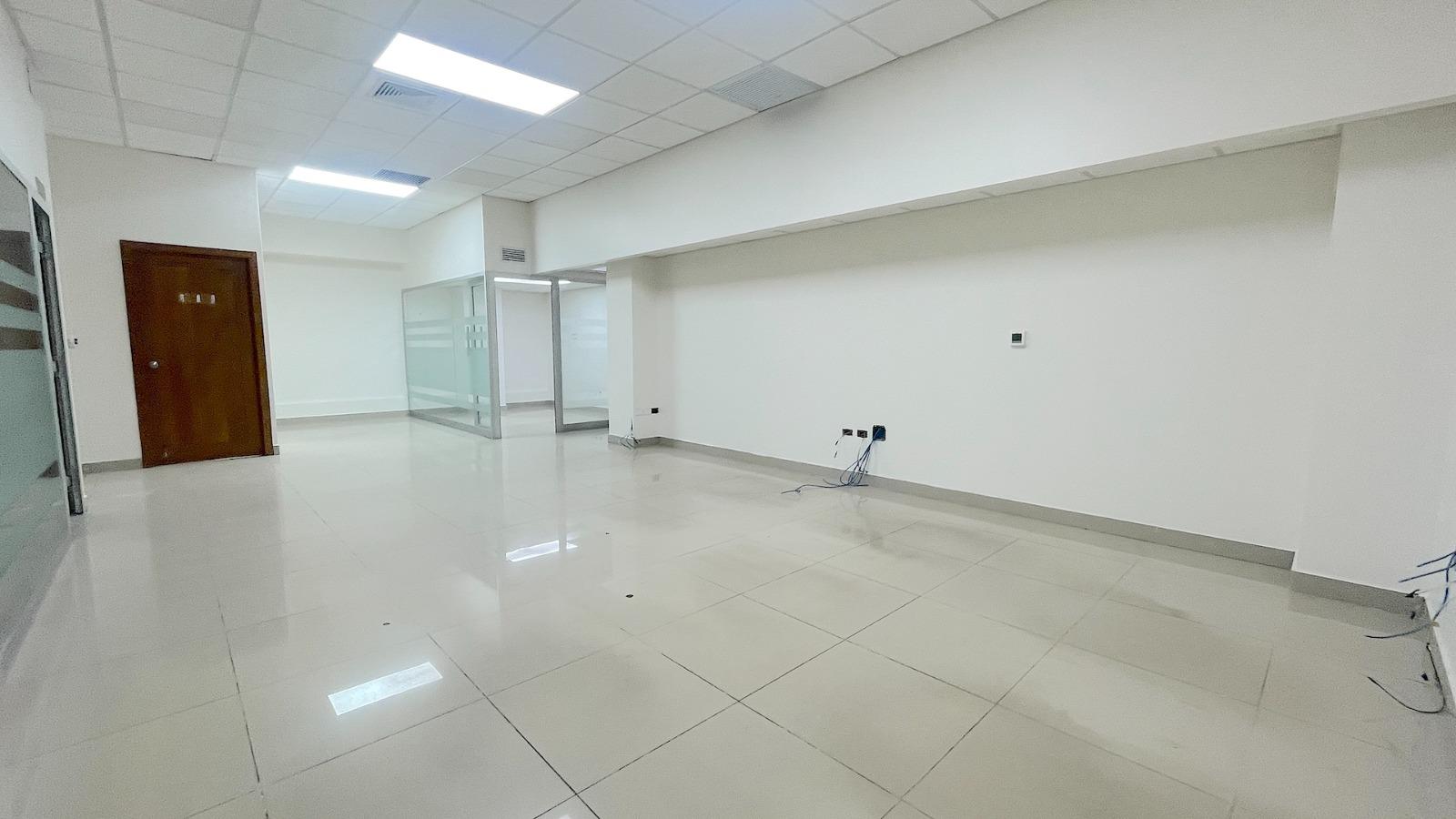oficinas y locales comerciales - Local comercial en Alquiler en Piantini de 400 m2 5
