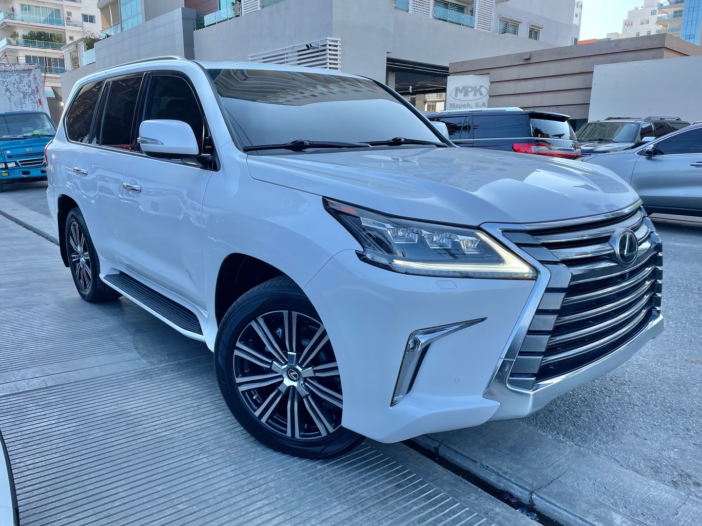 jeepetas y camionetas - Lexus LX 570 2019 4