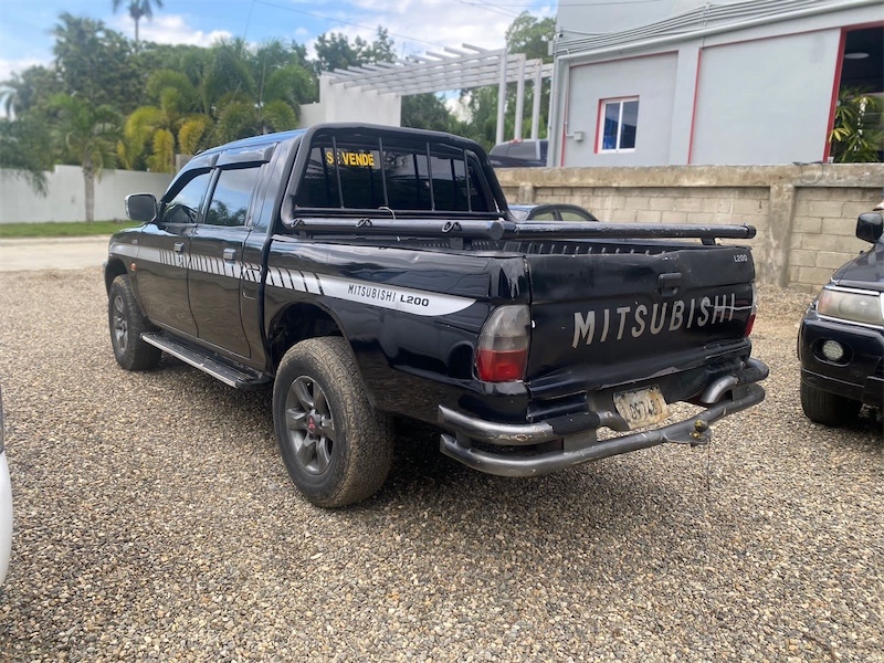 jeepetas y camionetas - Mitsubishi L200 2000 2