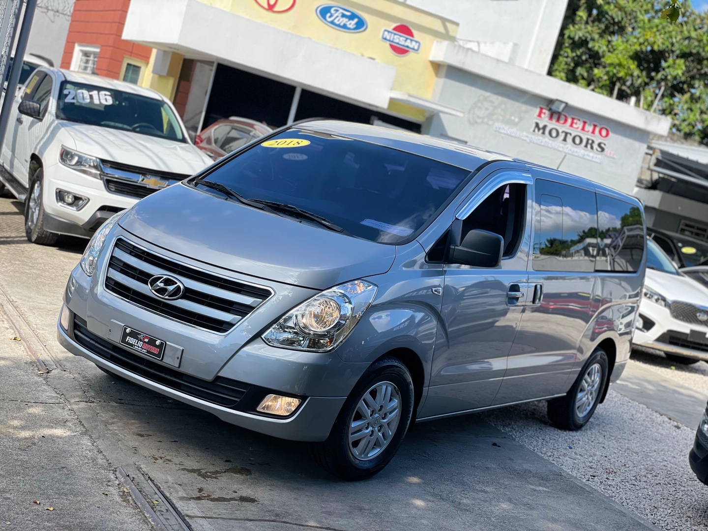 jeepetas y camionetas - OFERTA 2018 Hyundai Grand STAREX VGT