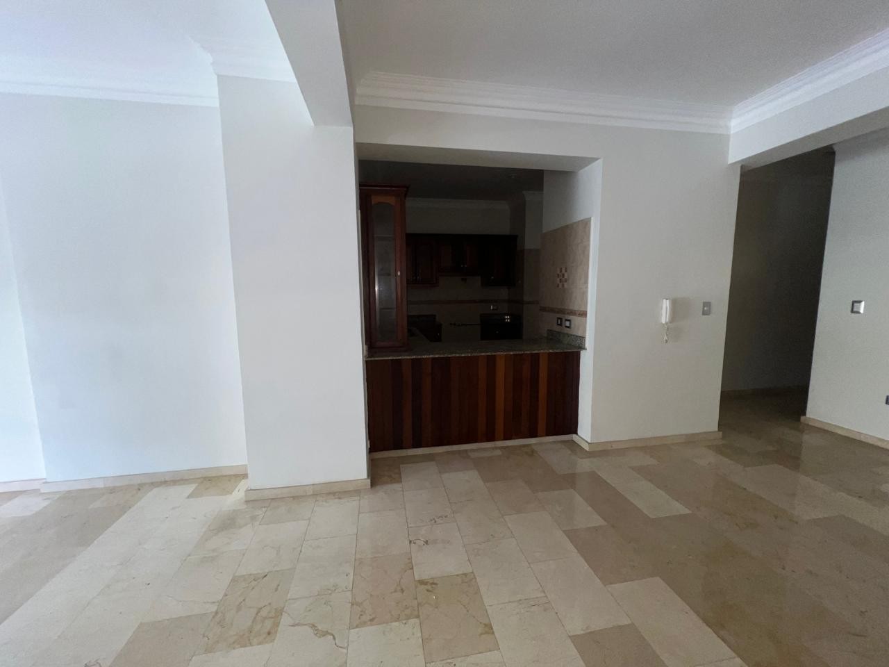 apartamentos - Alquiler Apartamento de 2 Habitaciones Sin Amueblar Ubicado en Bella Vista 3