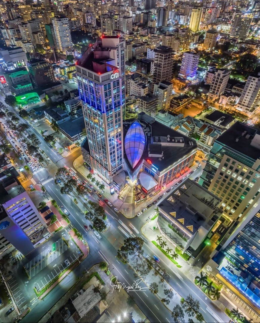 oficinas y locales comerciales - Local en Citi Tower Acropolis Center Piantini Piso 9 con 776 metros 3