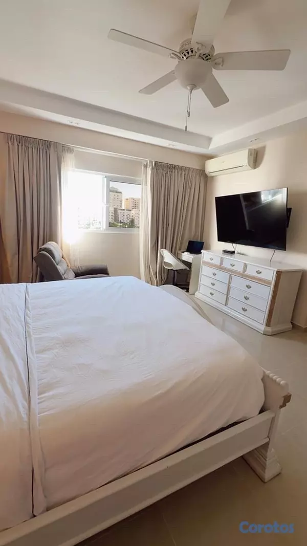 apartamentos - vendo los cacicazgos piso 5 con o sin muebles tres habitaciones dos parqueos  10