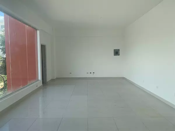 oficinas y locales comerciales - Local con gran visibilidad esquinero 5