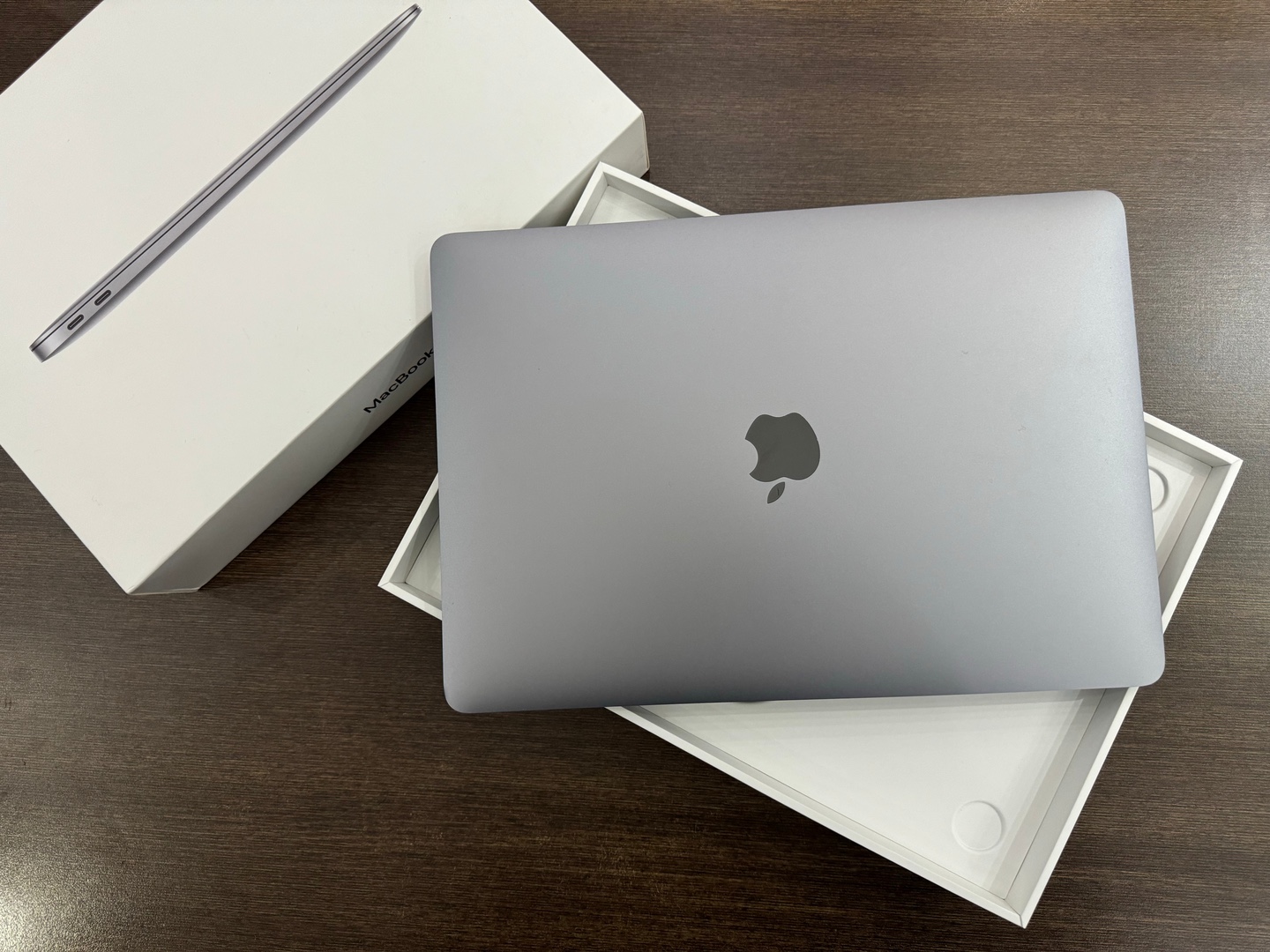 computadoras y laptops - MacBook Air 2020 M1 Apple Chip / 256GB / 8GB RAM Usado Como Nueva $ 36,500 NEG 2