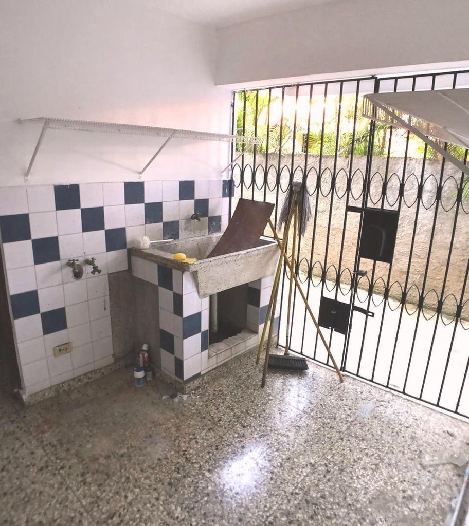 casas - Hermosa casa en renta de 3 niveles con 440 mts de construcción y 3 habitaciones 4