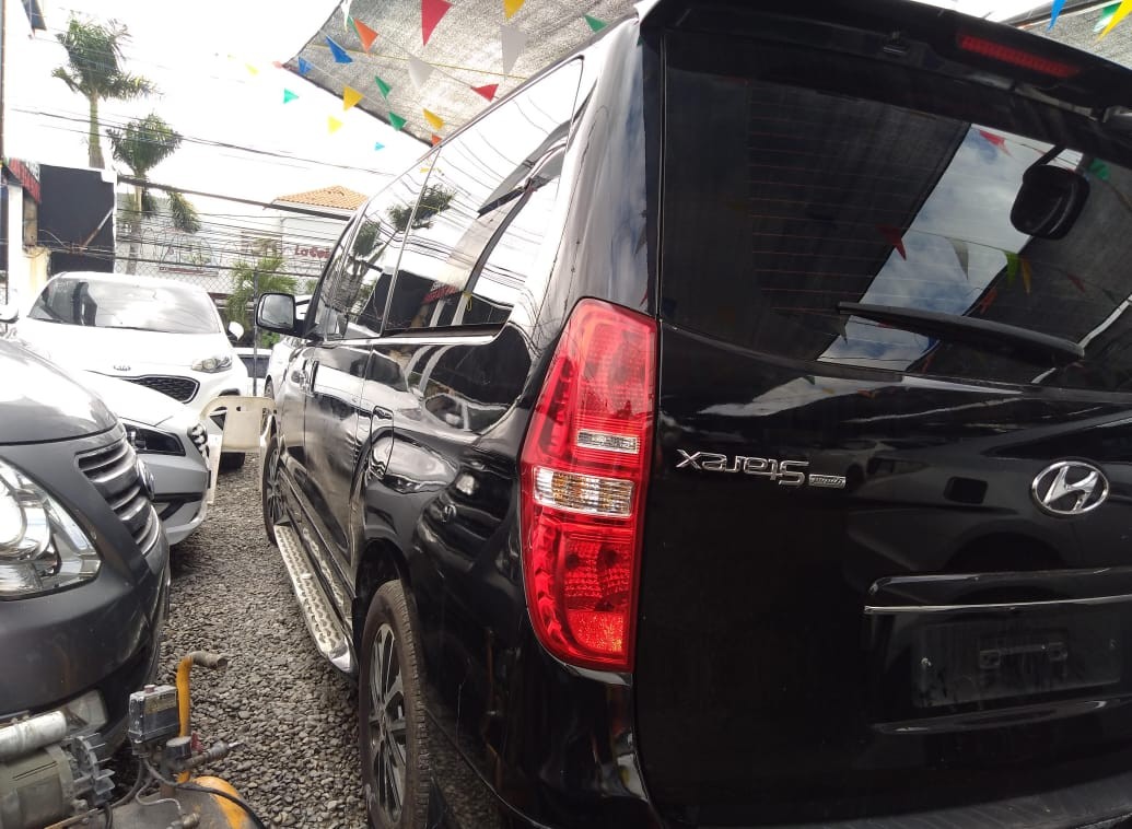 jeepetas y camionetas - HYUNDAI GRAND STAREX 2020 NEGRA 6