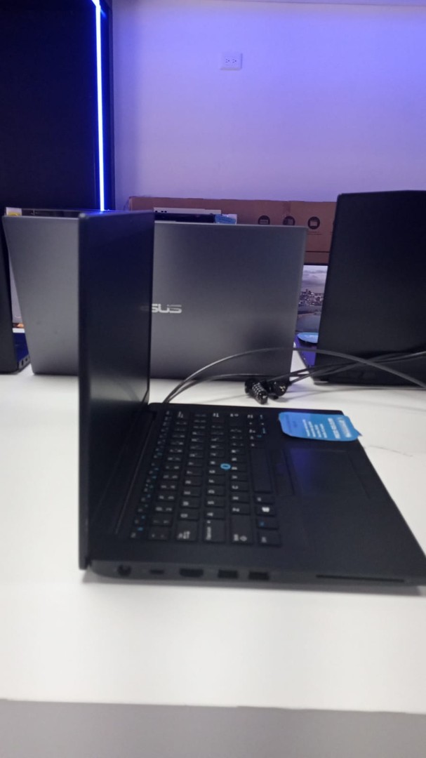 computadoras y laptops - Laptop Dell 7490 Intel Core I5-8generación   3