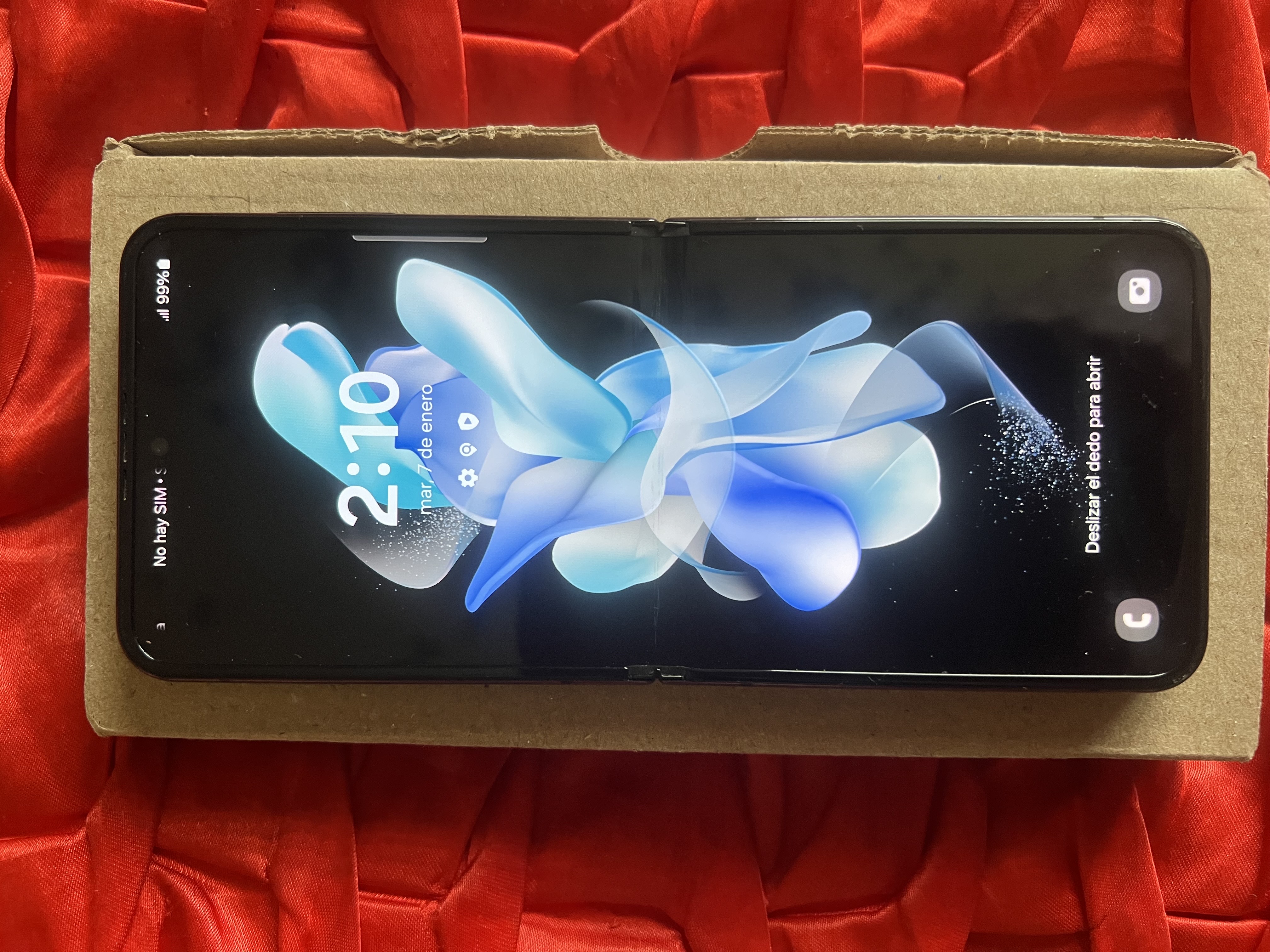 celulares y tabletas - Samsung Galaxy z Flip 4 de 256gb desbloqueado con su cargador  1