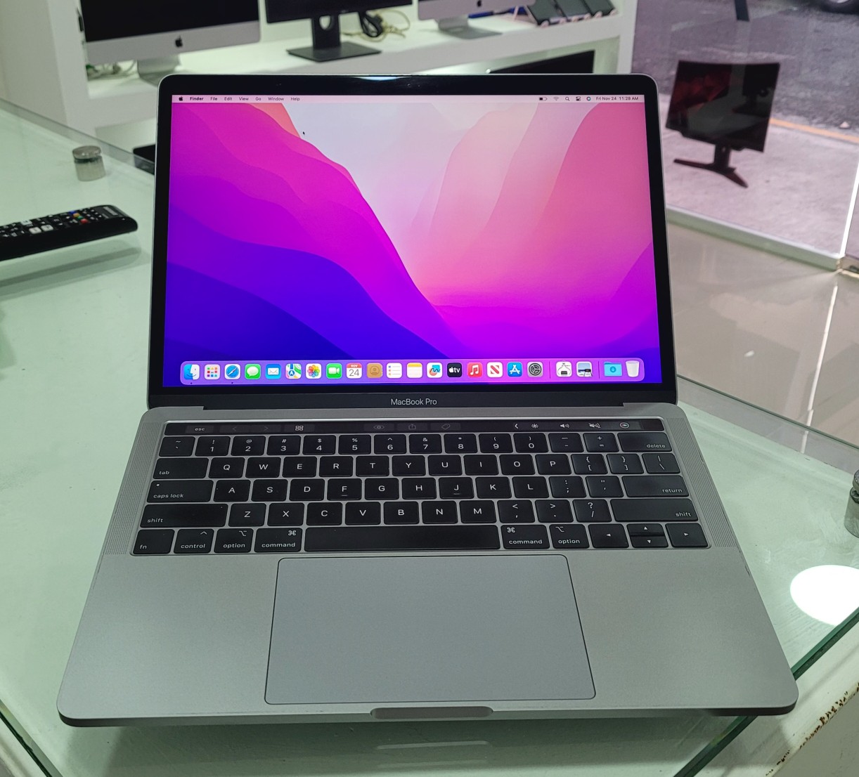 computadoras y laptops - Macbook Pro Touch bar 13 Pulg Core i7 Ram 16gb ddr4 Disco 512gb año 2018
