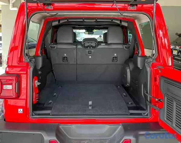jeepetas y camionetas - Jeep Wrangler Sahara 2025 6