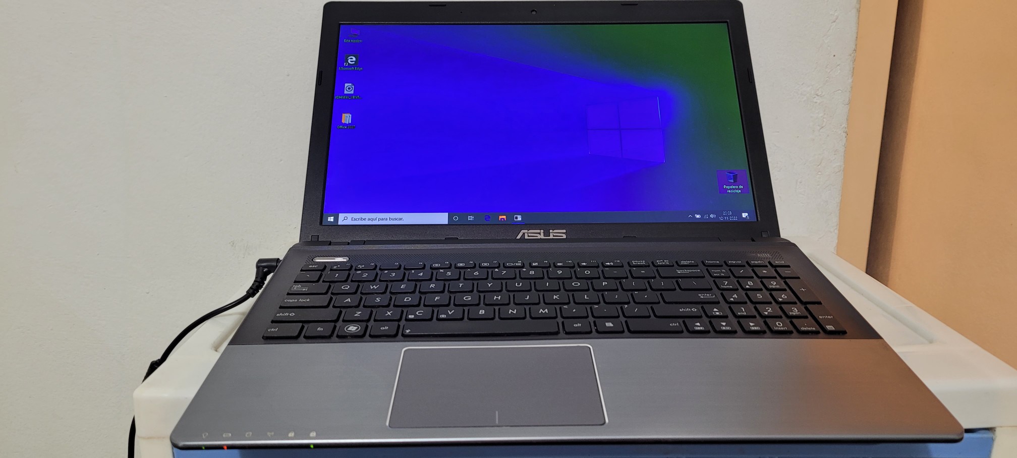 computadoras y laptops - laptop Asus 17 Pulg A8 Ram 8gb Disco Solido Aty Radeon 4gb 0