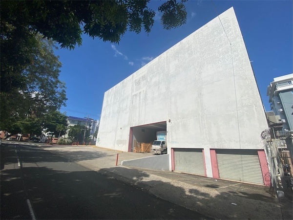 oficinas y locales comerciales - Amplio local en zona céntrica y comercial 2