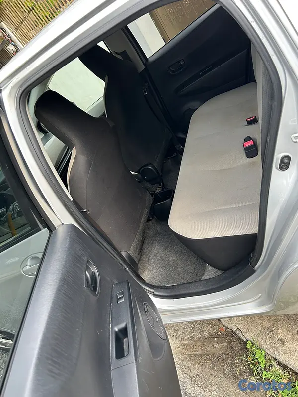 carros - Toyota vitz 2012 6
