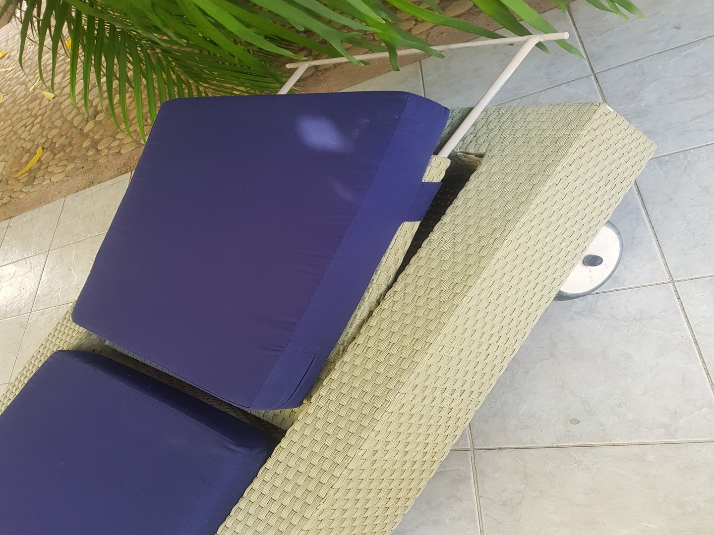 muebles y colchones - Chaise Longue para piscina, jacuzzi, patio, con colchón y reclinable. 3