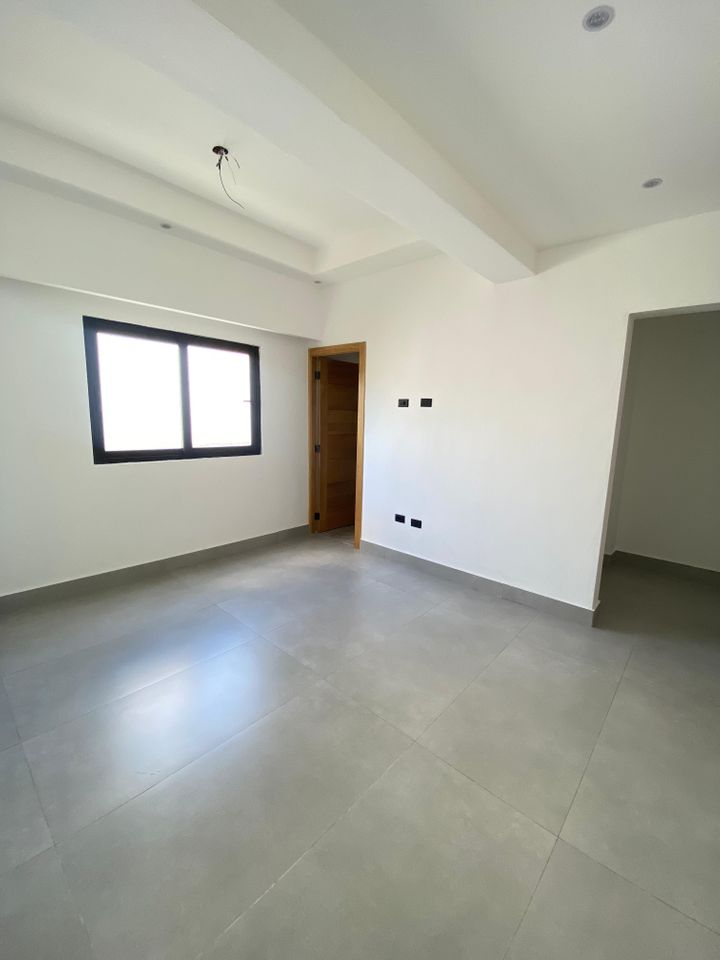 apartamentos - Apartamento 2do nivel con terraza en venta  7