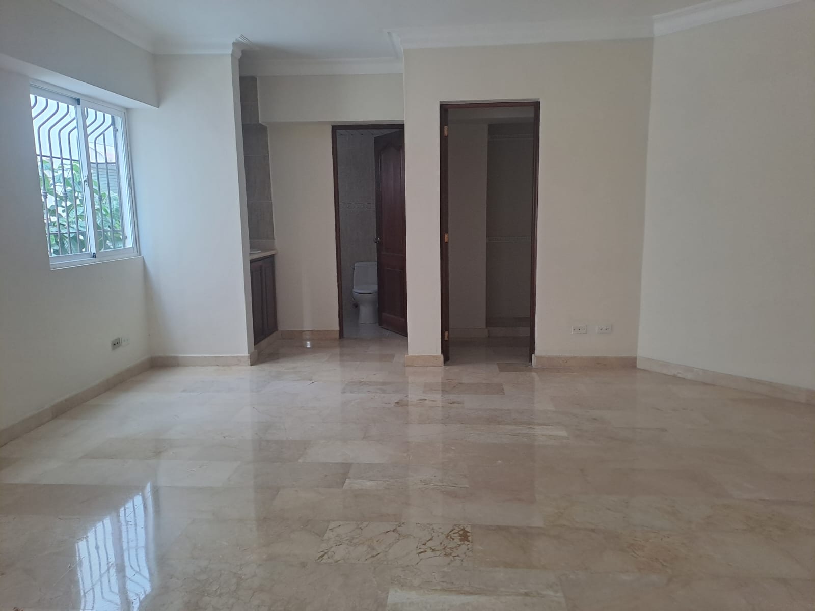 apartamentos - Alquilo Apartamento 2do piso   Urb. Real  8
