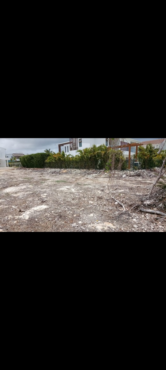 solares y terrenos - Hermoso Solar en Punta Cana Village