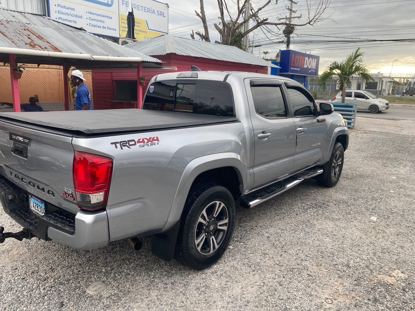 jeepetas y camionetas - Toyota Tacoma TDR full 2017 1