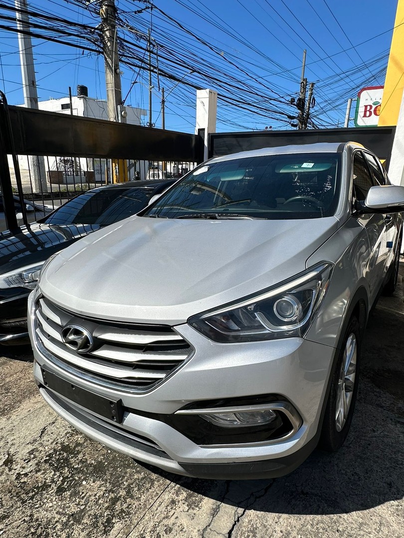 jeepetas y camionetas - HYUNDAI SANTA FE 2018 GRISDESDE: RD$ 1,100,000.00