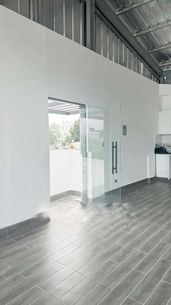 oficinas y locales comerciales - Local amplio en los Restauradores  3