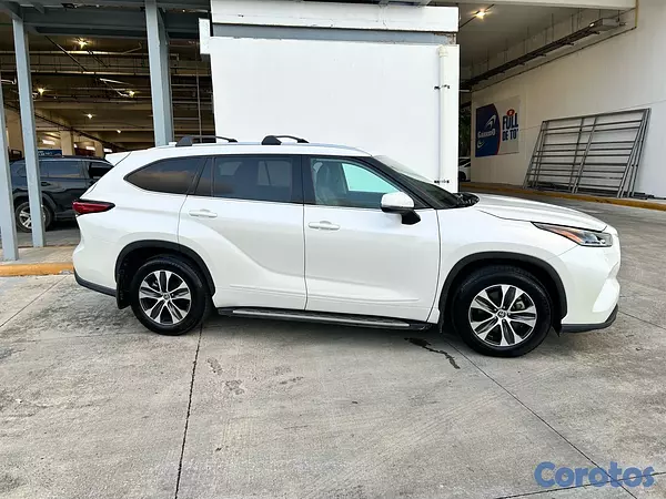 jeepetas y camionetas - Toyota highlander 2021 XLE  9